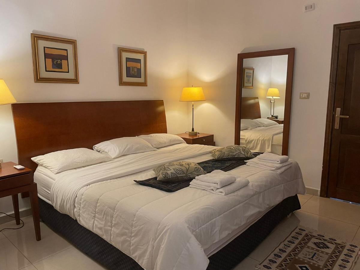 Tell Madaba Hotel Bagian luar foto