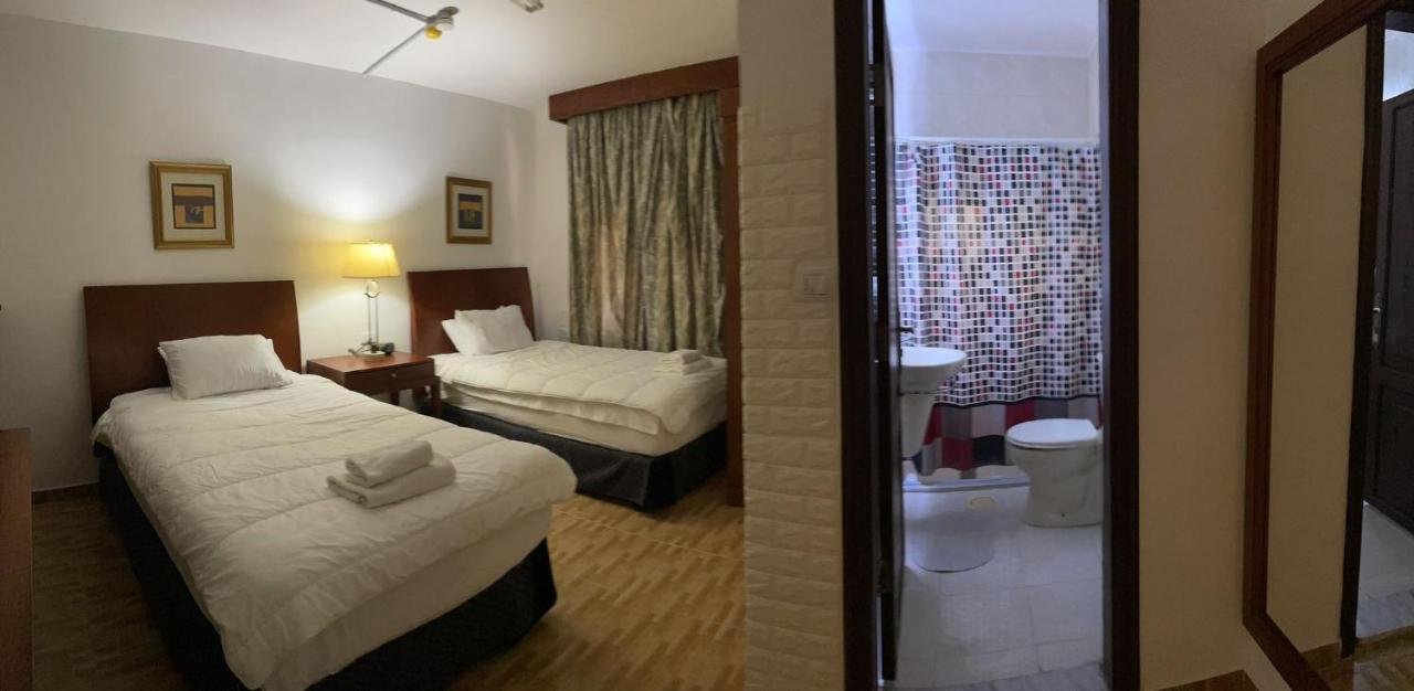 Tell Madaba Hotel Bagian luar foto
