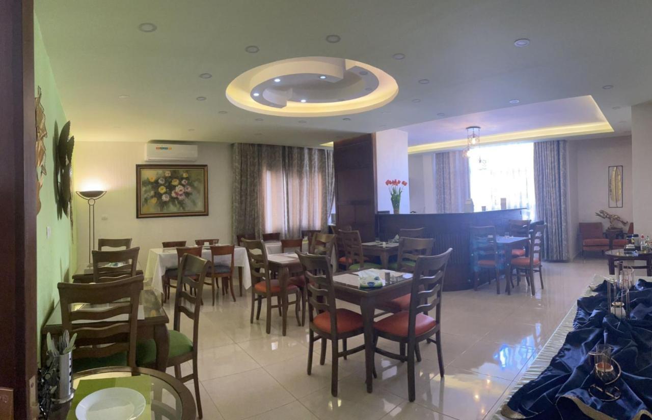 Tell Madaba Hotel Bagian luar foto