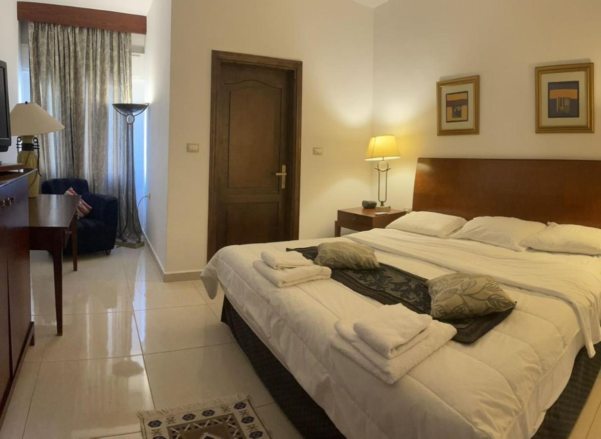 Tell Madaba Hotel Bagian luar foto