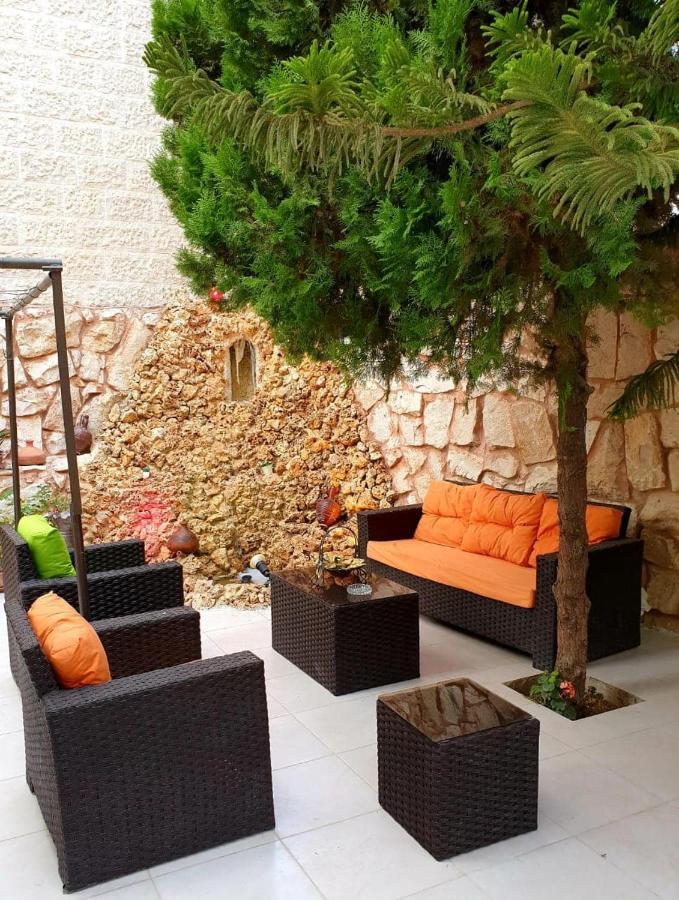 Tell Madaba Hotel Bagian luar foto