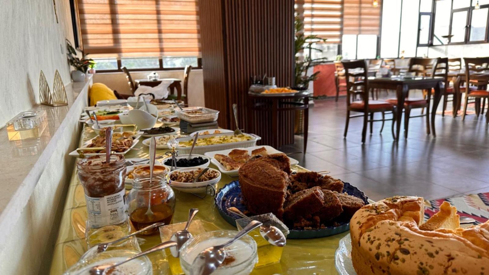 Tell Madaba Hotel Bagian luar foto